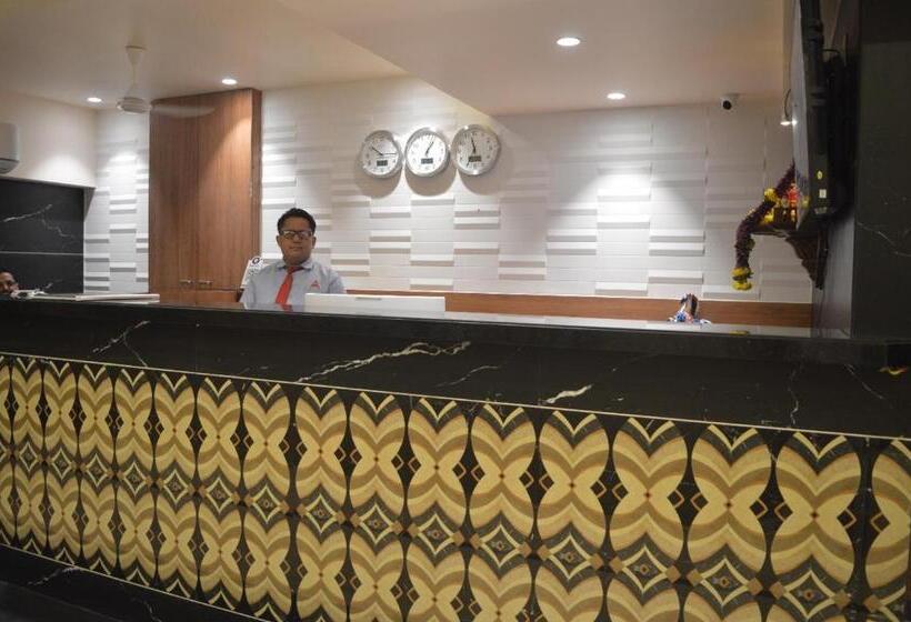 فندق Aarush Residency