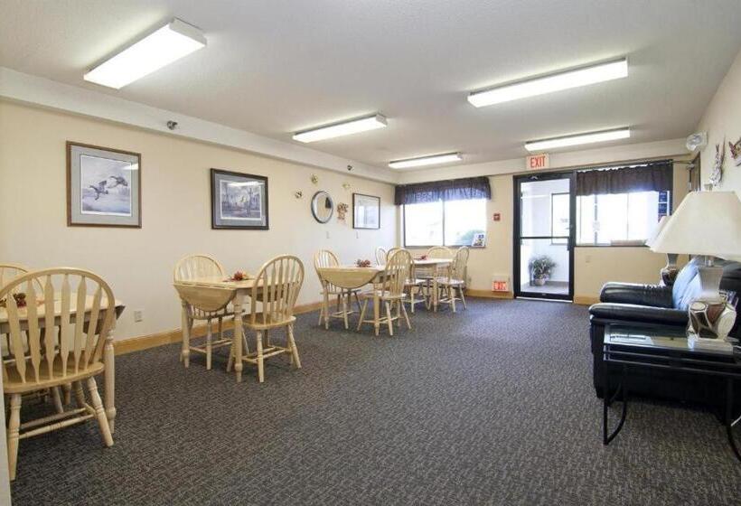 Отель Americas Best Value Inn Zumbrota