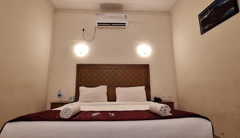 فندق Athirappilly Budget Villa