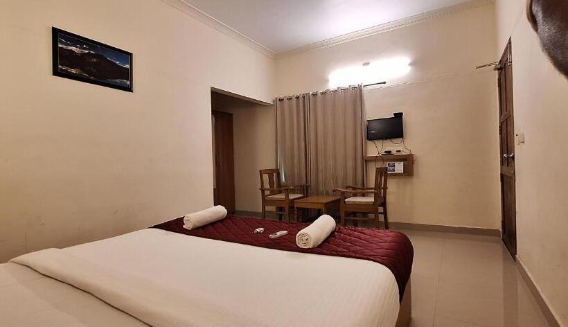 فندق Athirappilly Budget Villa