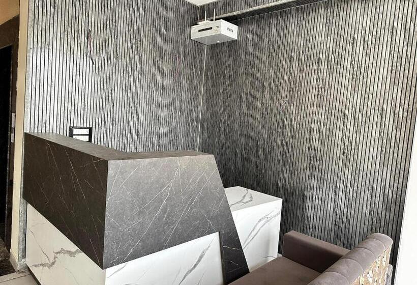 فندق Golden Oasis Near Danik Bhaskar Office