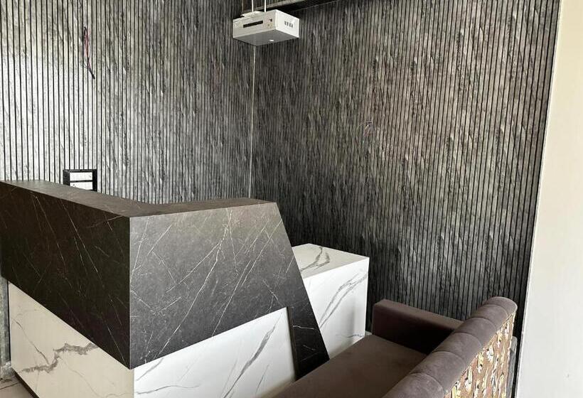 فندق Golden Oasis Near Danik Bhaskar Office