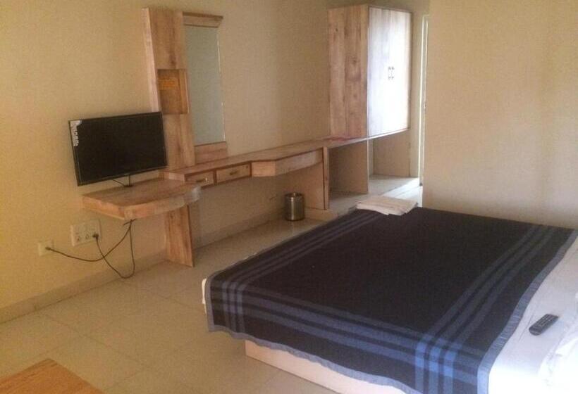 Отель Gomti Nandan Palace