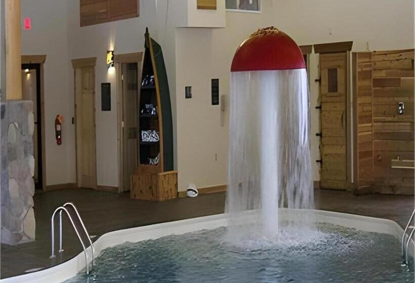 ホテル Holiday Inn Express Munising Lakeview