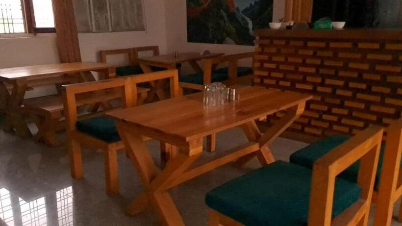 בית מלון כפרי J Terminal