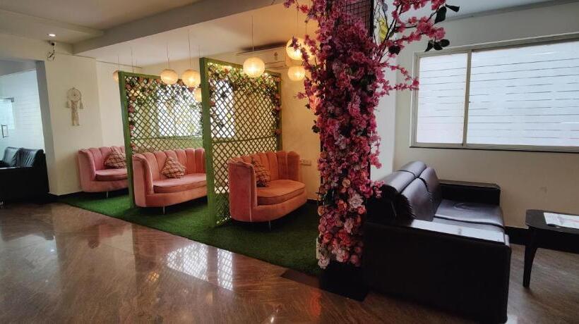 בית מלון כפרי Krrish Inn   Ameerpet, Hyderabad