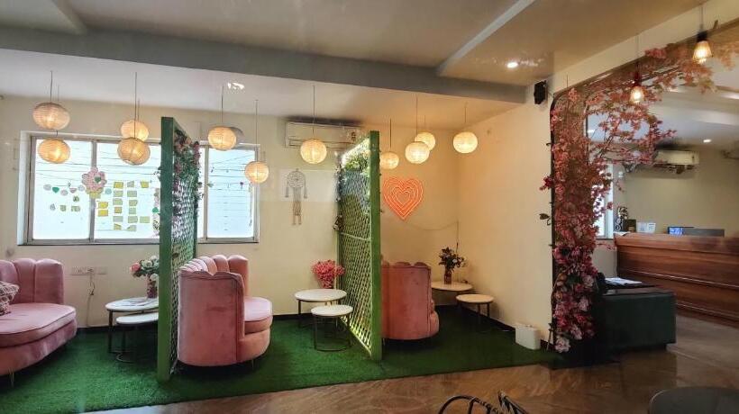 בית מלון כפרי Krrish Inn   Ameerpet, Hyderabad