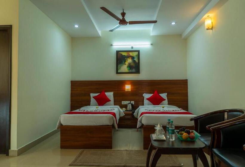 בית מלון כפרי Krrish Inn   Ameerpet, Hyderabad