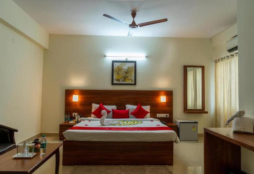 בית מלון כפרי Krrish Inn   Ameerpet, Hyderabad