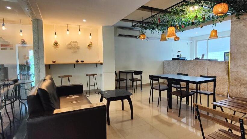 בית מלון כפרי Krrish Inn   Ameerpet, Hyderabad