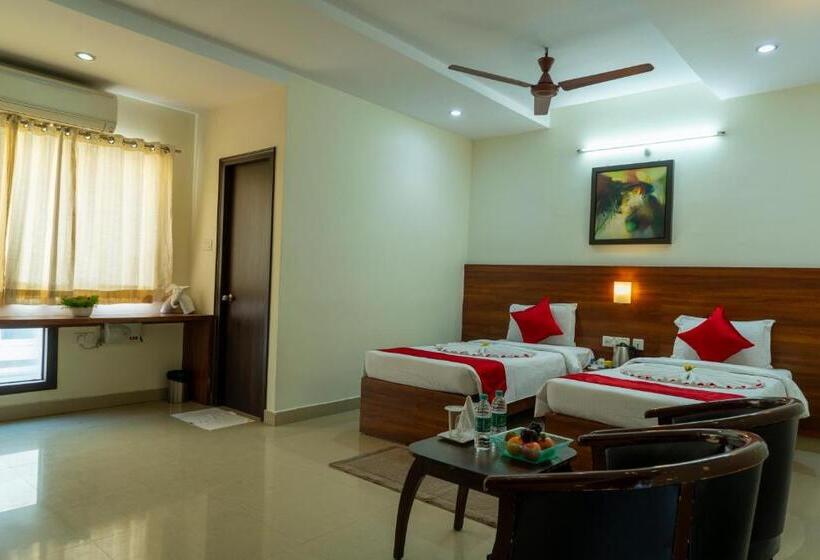 בית מלון כפרי Krrish Inn   Ameerpet, Hyderabad