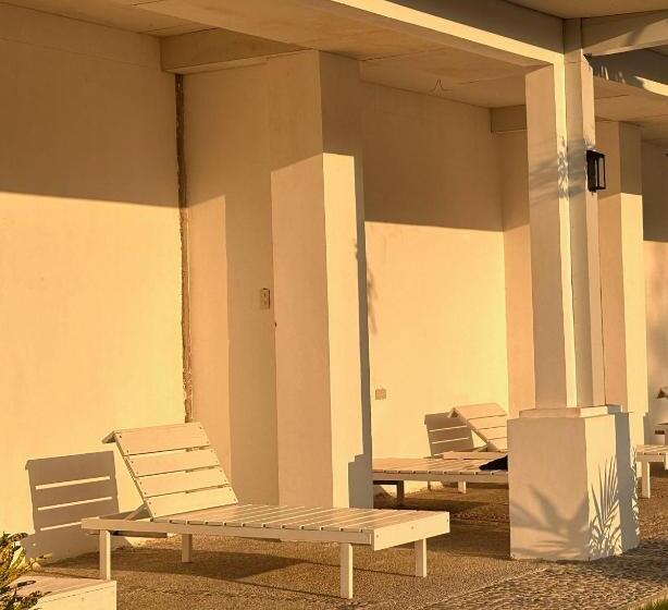 בית מלון כפרי Maven Beach Resort