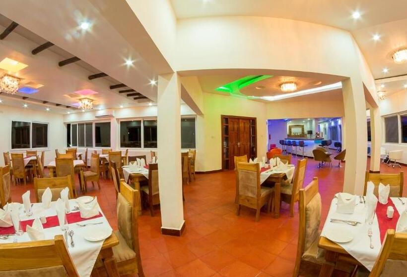 בית מלון כפרי Ngonga Beach Resort