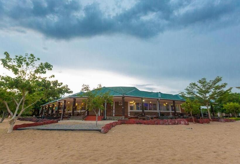 בית מלון כפרי Ngonga Beach Resort