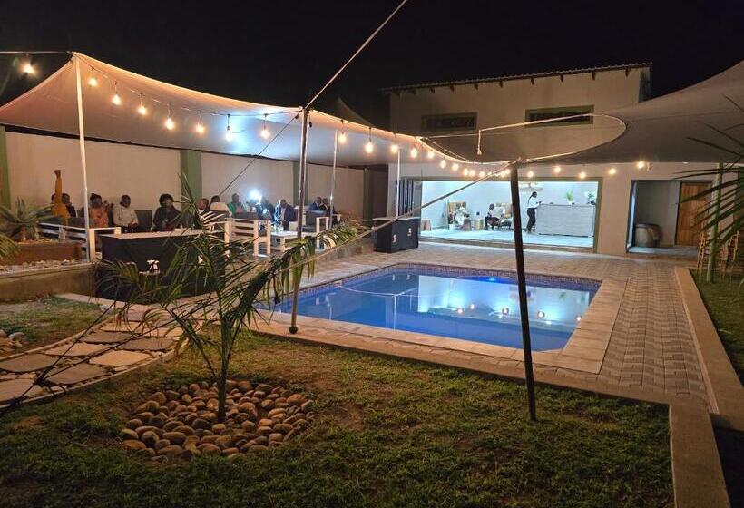 בית מלון כפרי Nyamankulu Guest Lodge