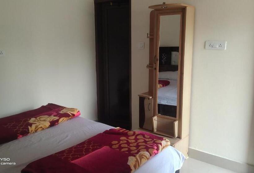 ホテル Om Som Home Stay Hill View Yamunotri Road