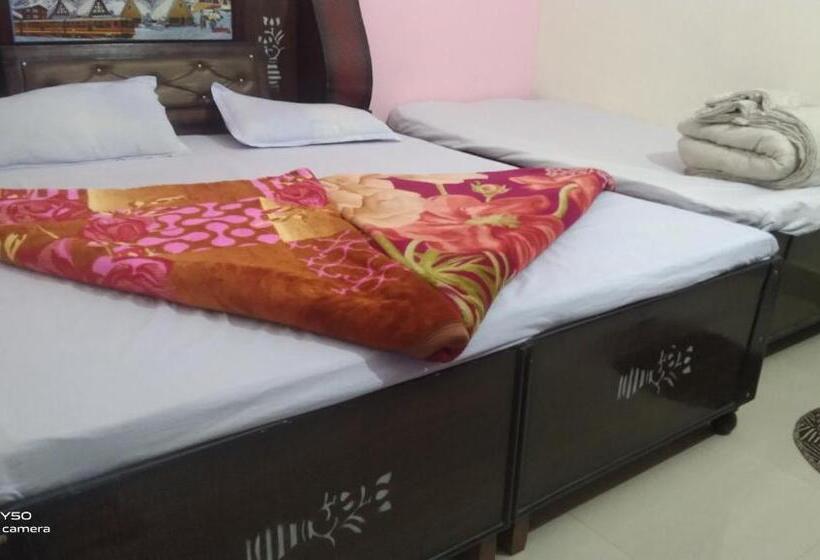 בית מלון כפרי Om Som Home Stay Hill View Yamunotri Road