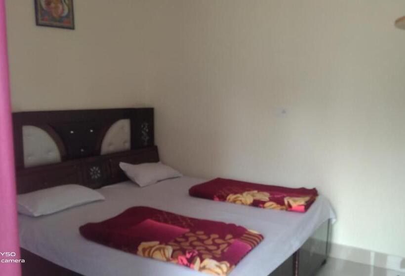 ホテル Om Som Home Stay Hill View Yamunotri Road
