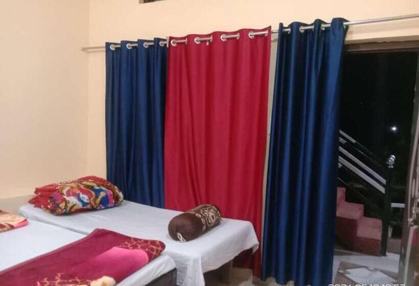 בית מלון כפרי Om Som Home Stay Hill View Yamunotri Road