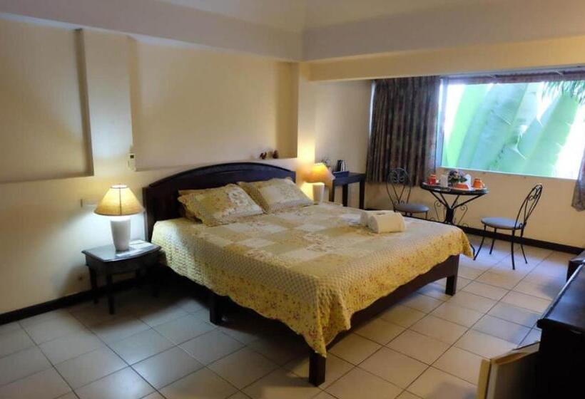 호텔 Oyo 903 Madame Kim Hostel