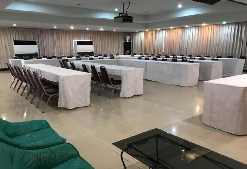 호텔 Oyo 903 Madame Kim Hostel