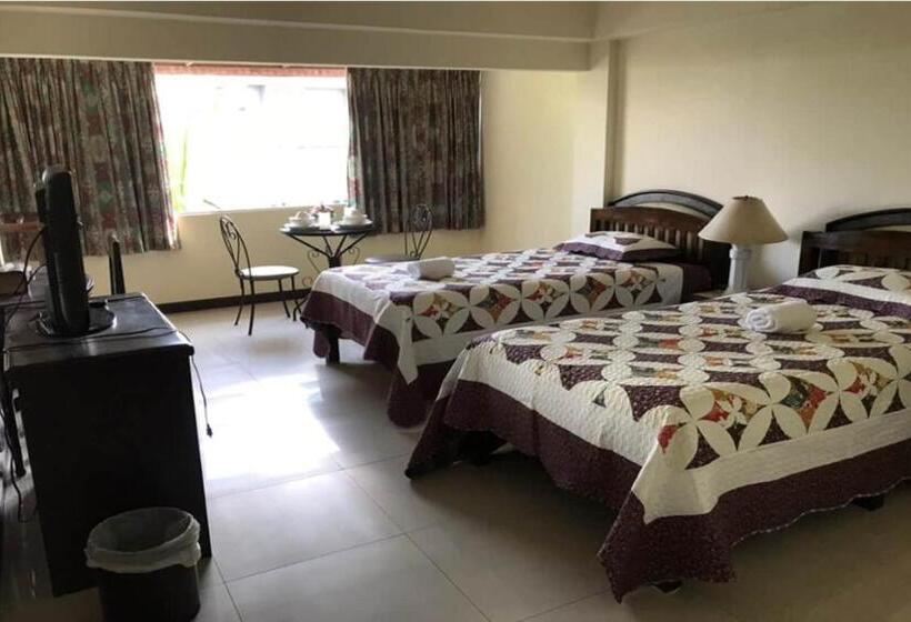 호텔 Oyo 903 Madame Kim Hostel