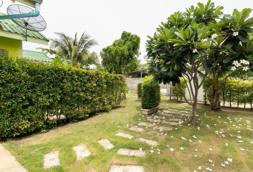 בית מלון כפרי Oyo 949 Sansuk Resort Paknampran