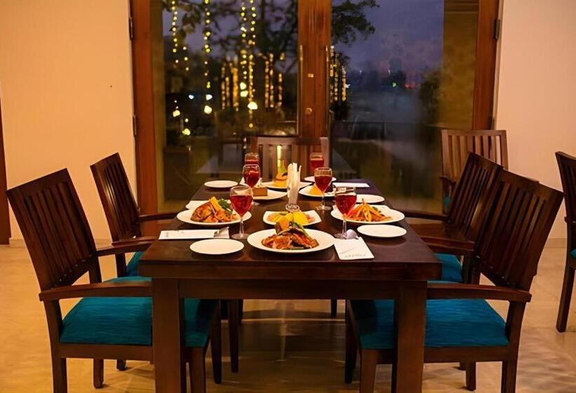 Отель Rest House Kesbewa