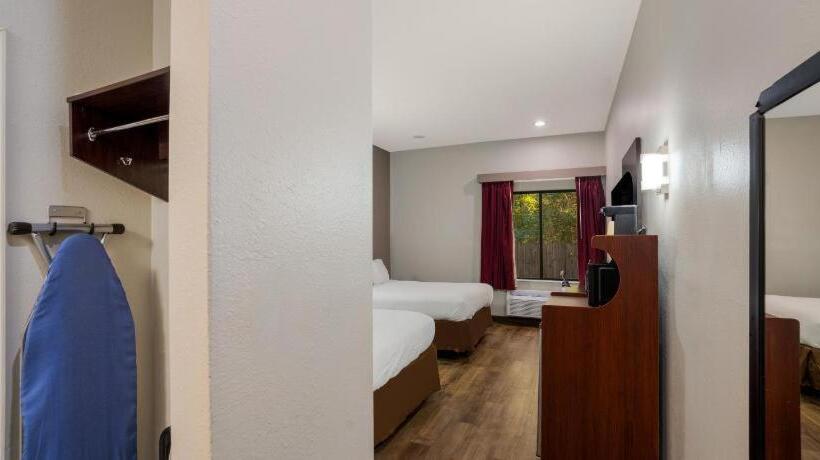 فندق Rodeway Inn