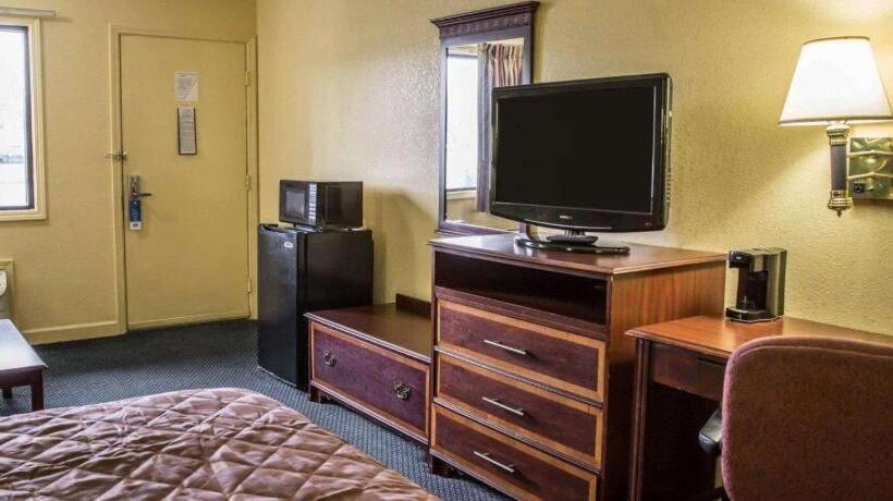 فندق Rodeway Inn & Suites Plymouth Hwy 64