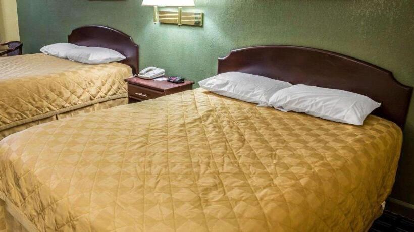 فندق Rodeway Inn & Suites Plymouth Hwy 64