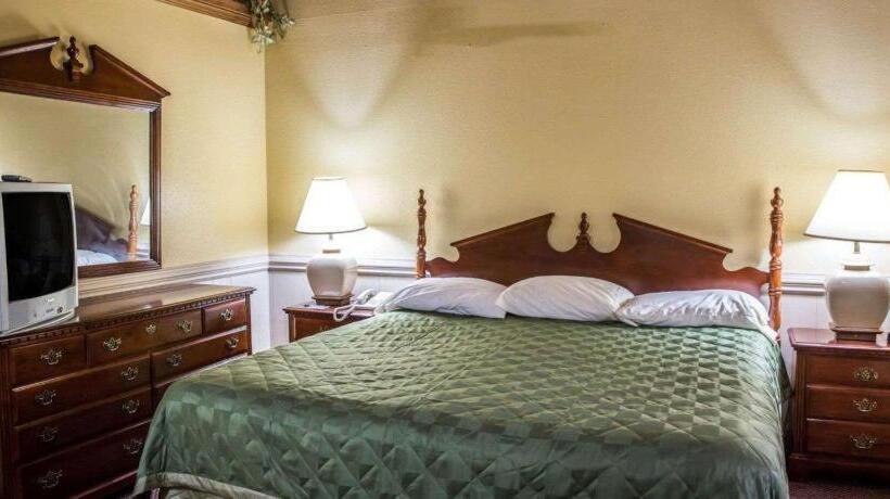 فندق Rodeway Inn & Suites Plymouth Hwy 64