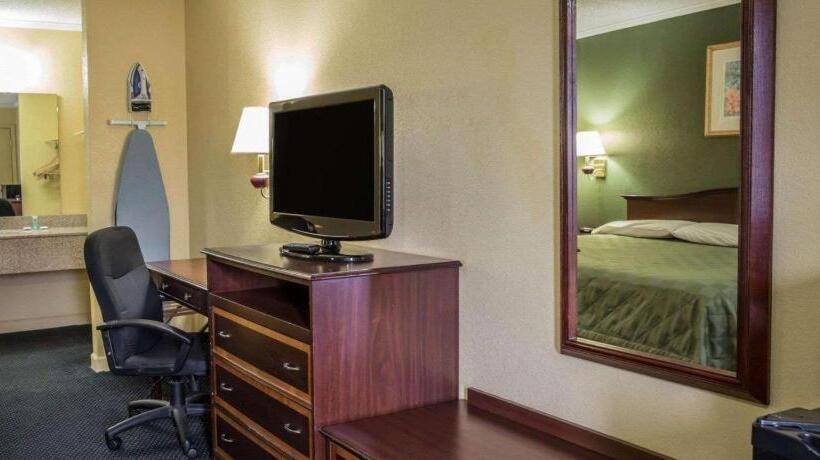 فندق Rodeway Inn & Suites Plymouth Hwy 64