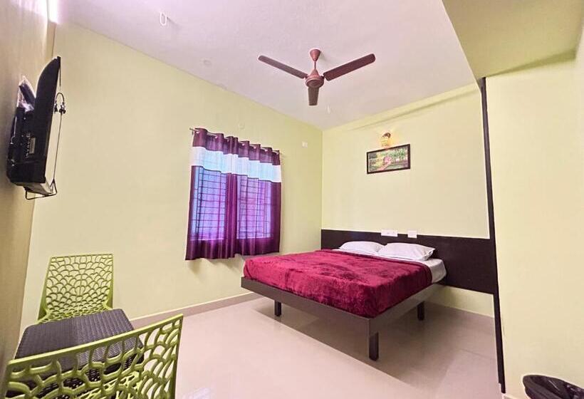 ホテル Surya Residency Srirangam