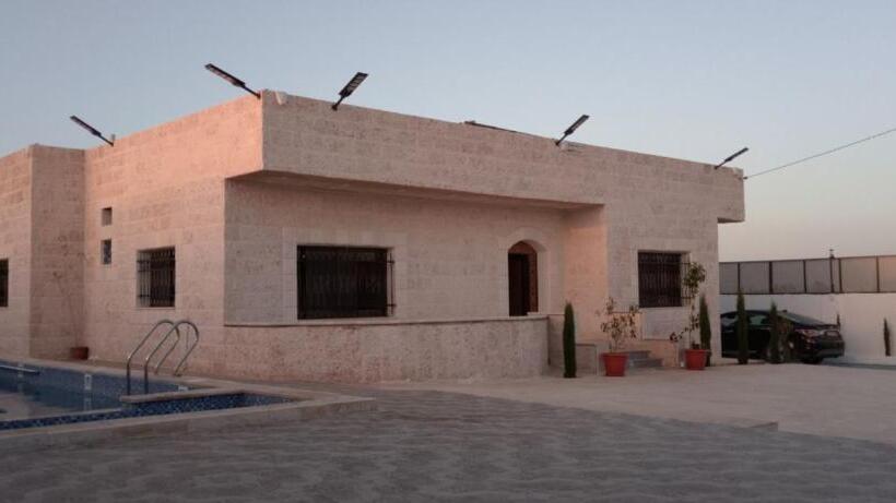 هتل Tala Farm And Chalet