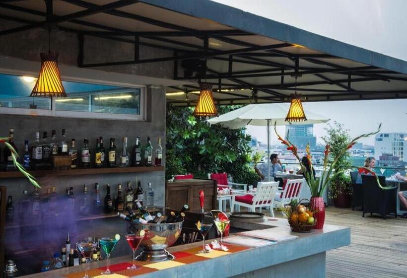 호텔 The Frangipani Living Arts Palace