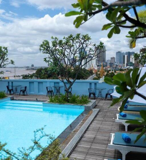 호텔 The Frangipani Living Arts Palace