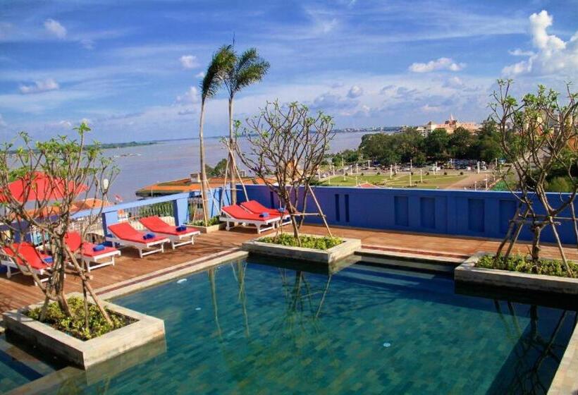 호텔 The Frangipani Living Arts Palace