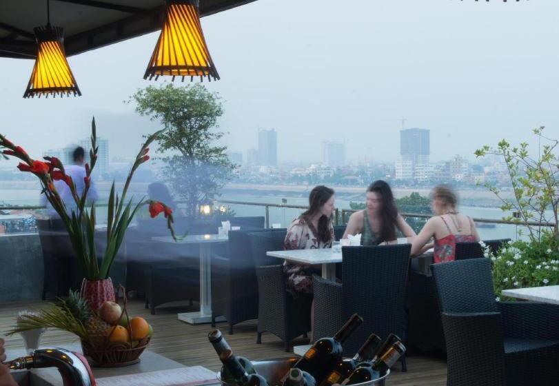 호텔 The Frangipani Living Arts Palace