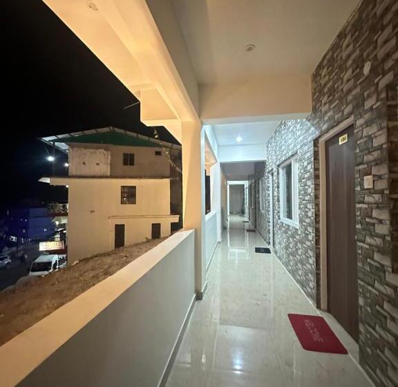 Отель The Royal Fateh Inn