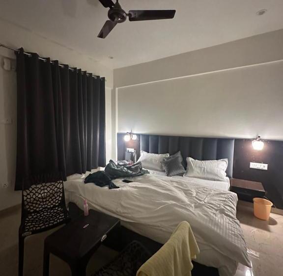 Отель The Royal Fateh Inn