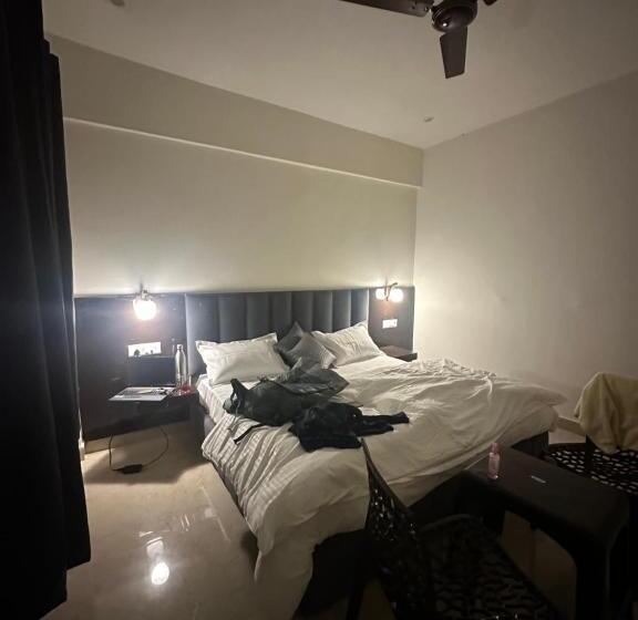 Отель The Royal Fateh Inn