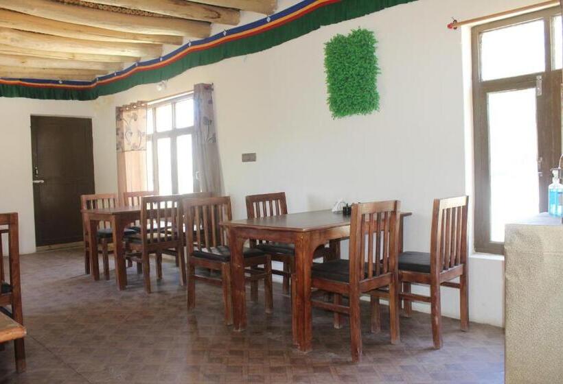 Hotel The Sylvan Hut