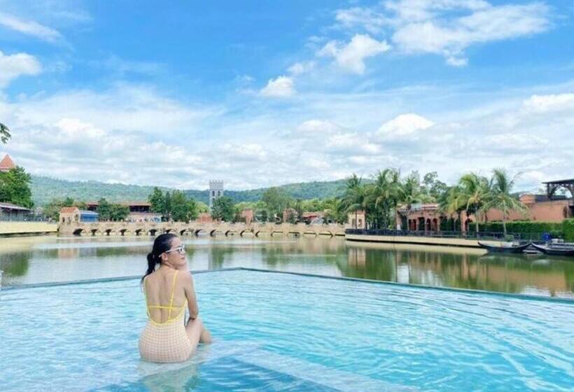 Отель The Verona At Tub Lan