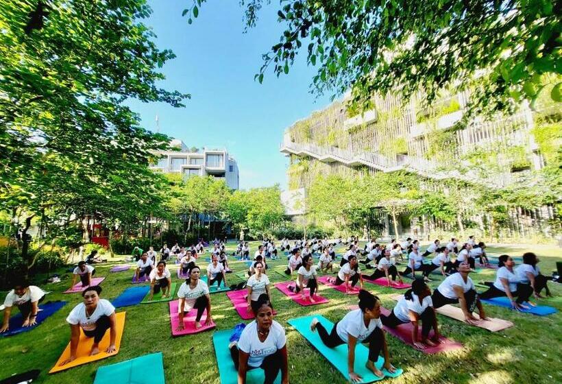 هتل Wyndham Grand Vedana Villa