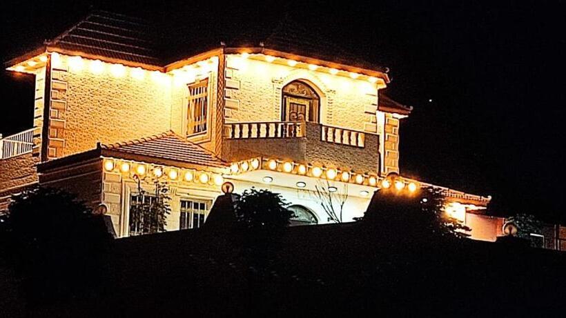 پانسیون شاليه سطح القمر