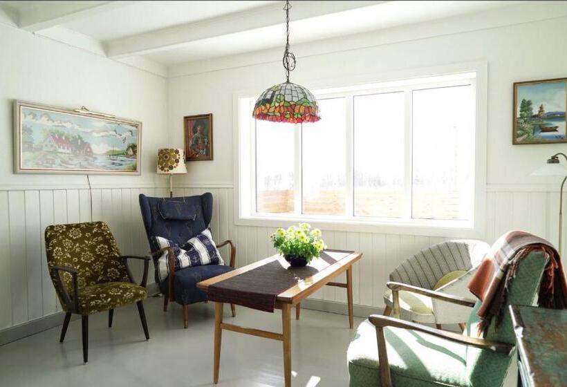 پانسیون Arctic Ocean Lodge