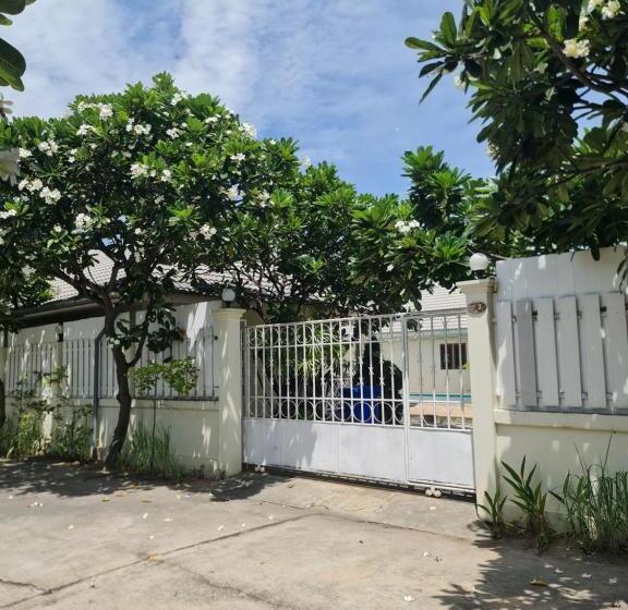 膳宿费 Baan Leelawadee