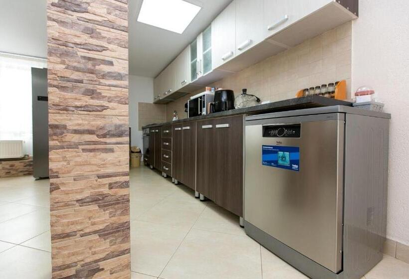 بنسيون Casa Mădălina