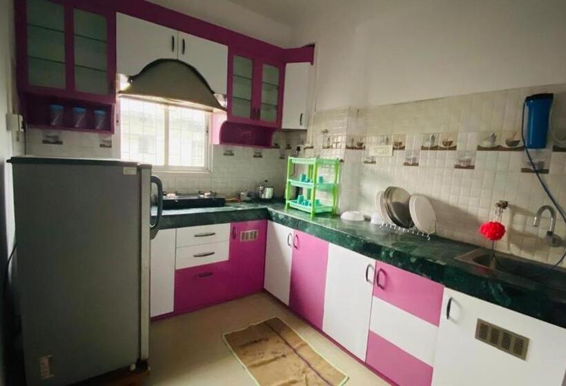 פנסיון Debarhshree Ashiyana